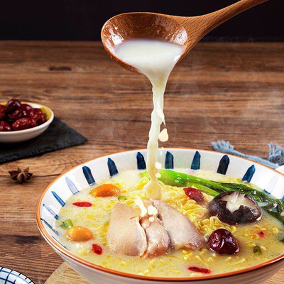맛 소스 핫 미린과 미린 푸 수시 롤 쌀과 샐러드 일본 국수