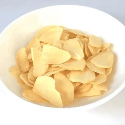자연 맛의 튀긴 마늘 덩어리로 요리 걸작을 만들어라