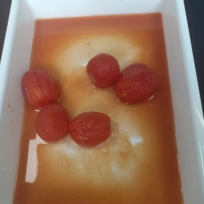 맛있는 달콤 한 맛 과자 껍질 벗겨진 캔